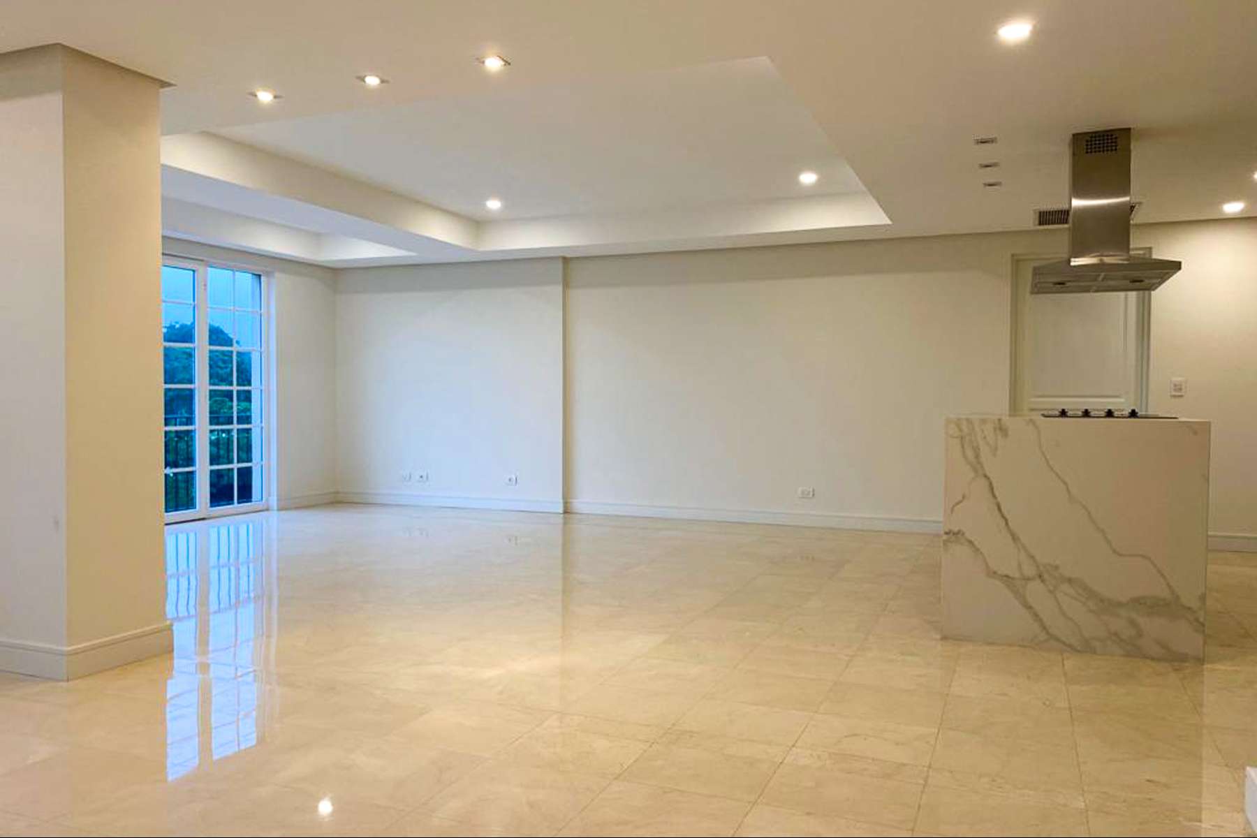 Splendid Three Bedroom Apartment in el Cortijo