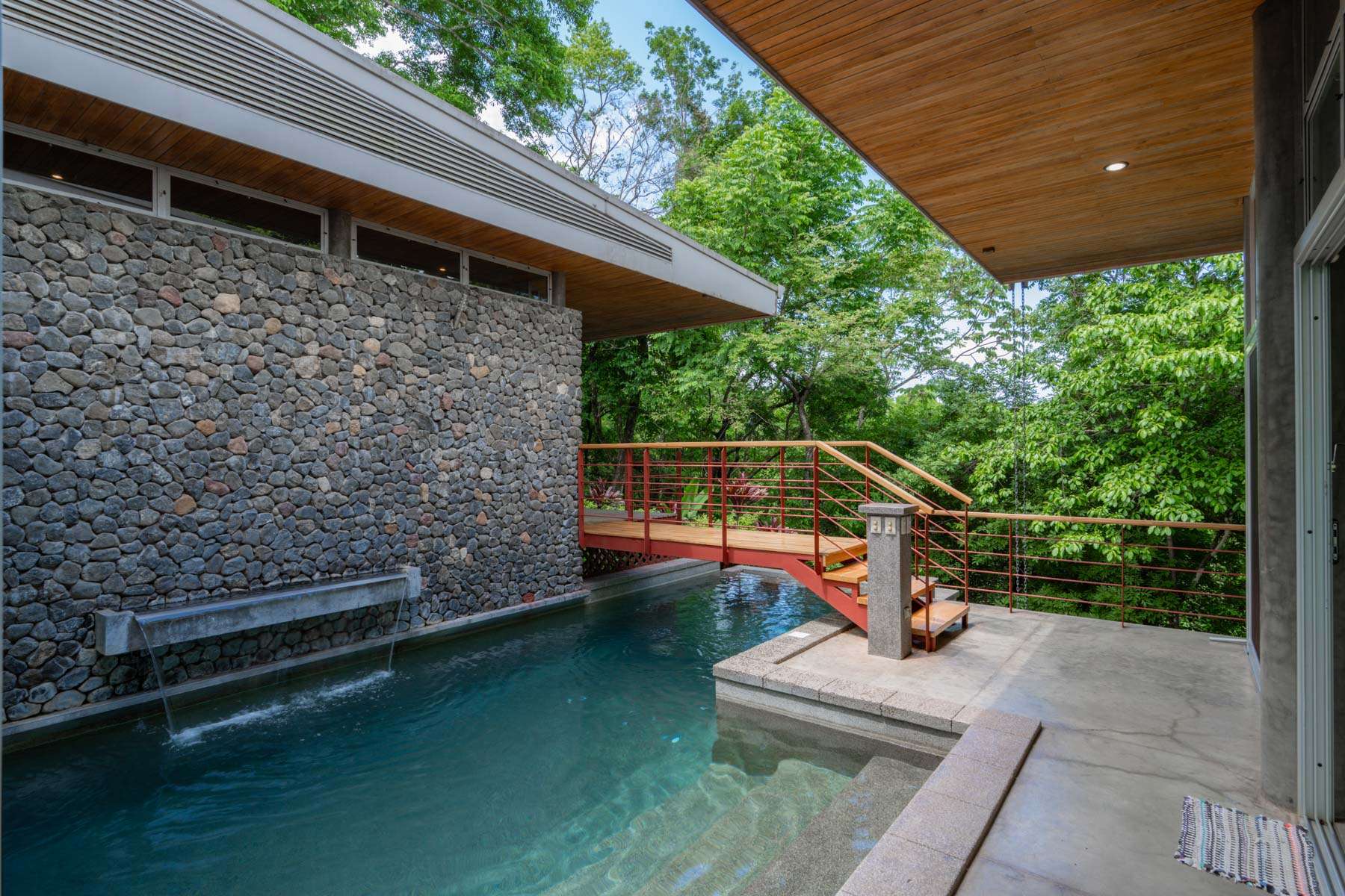 Casa Manifesting