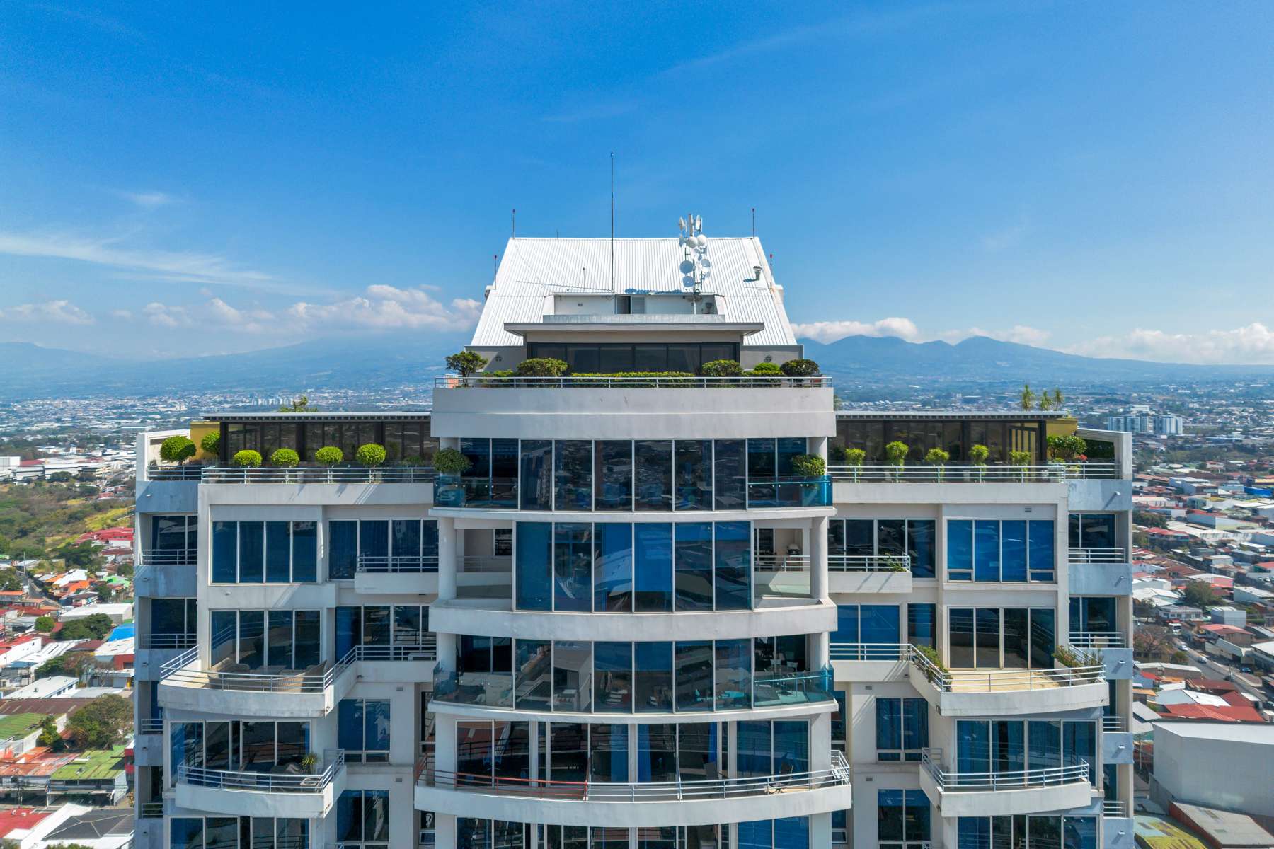 Metropolitan Oasis Penthouse