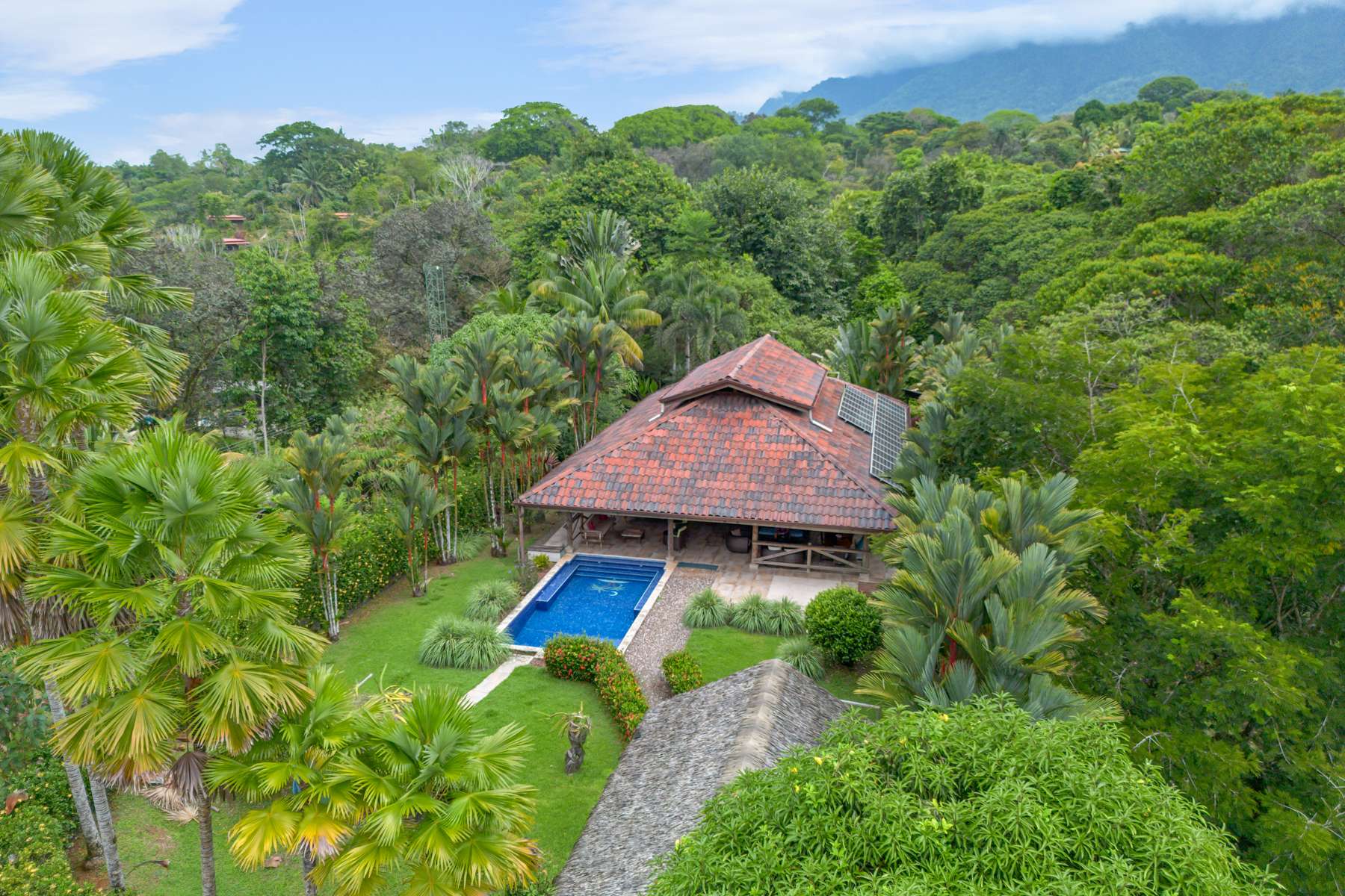 THE EMERALD SANCTUARY - PRIVATE JUNGLE VILLA WITH POOL IN OJOCHAL